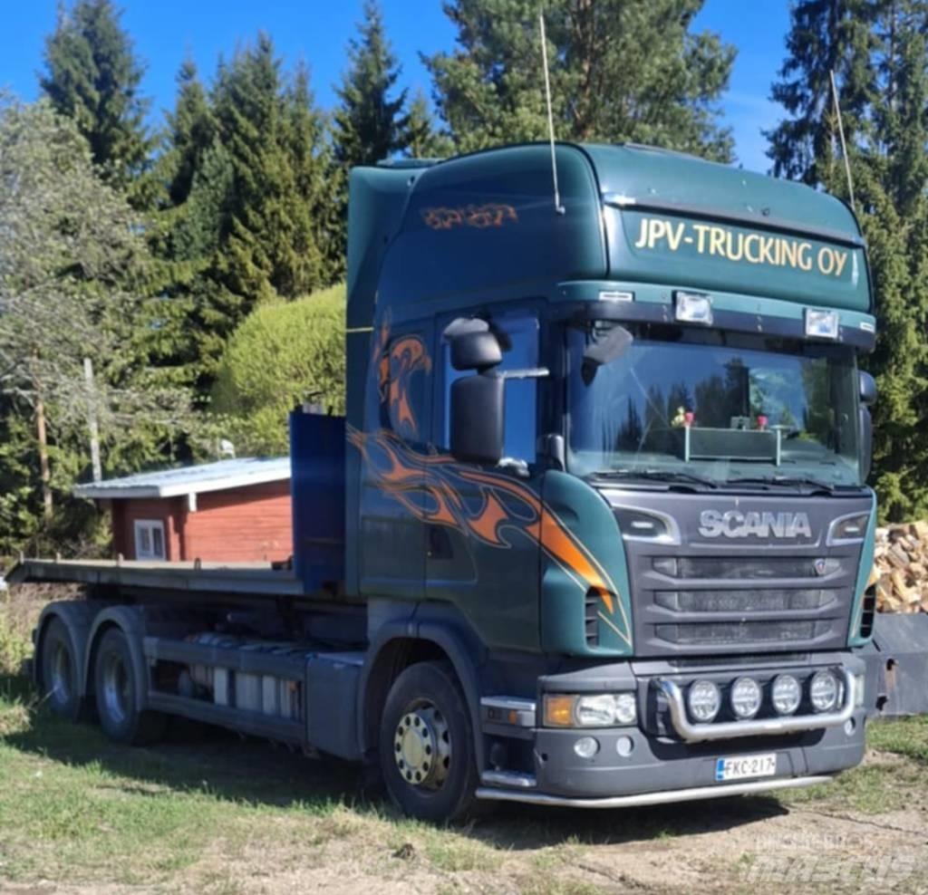 Scania R 560 Rol kiper kamioni sa kukom za podizanje tereta