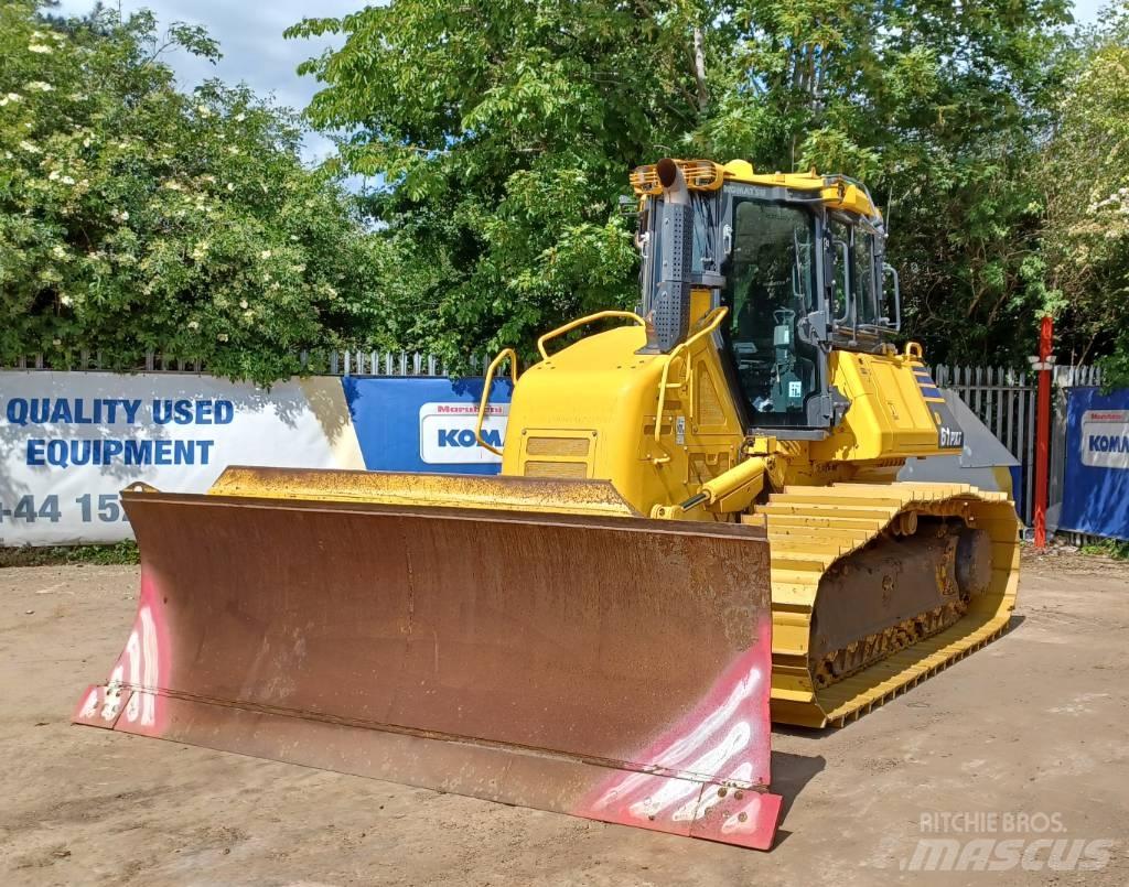 Komatsu D61PXi-24E0 Buldožeri guseničari