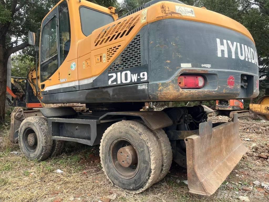 Hyundai R210W-9 Bageri točkaši
