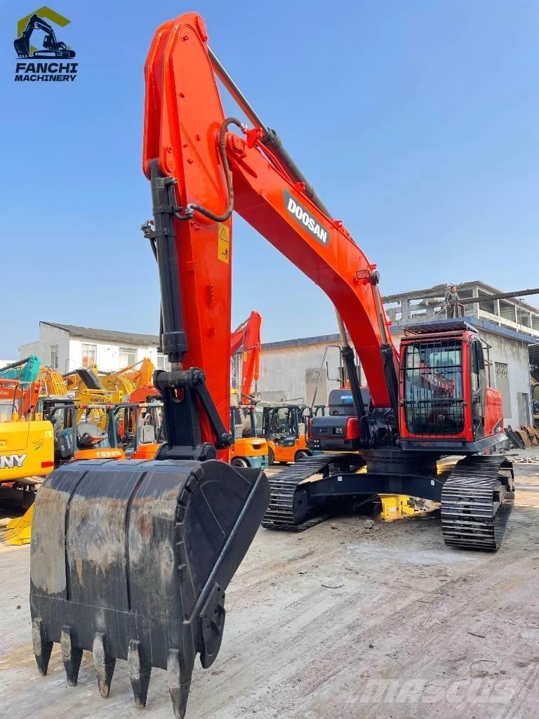 Doosan DX 300 LCA Bageri guseničari