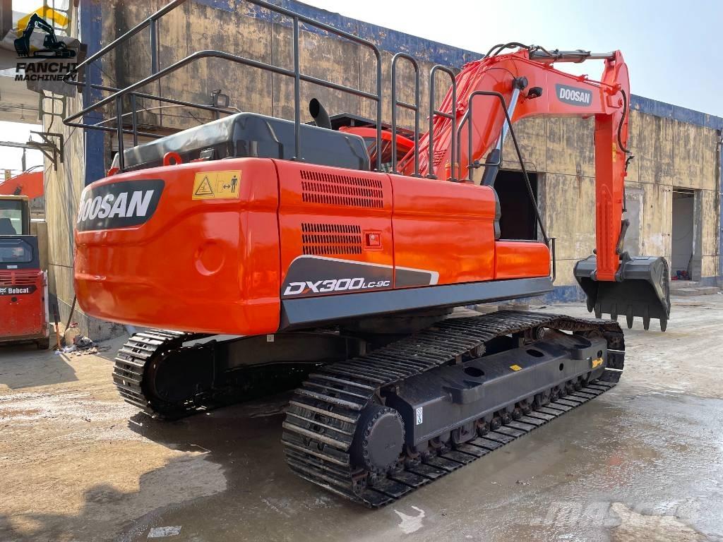 Doosan DX 300 LCA Bageri guseničari