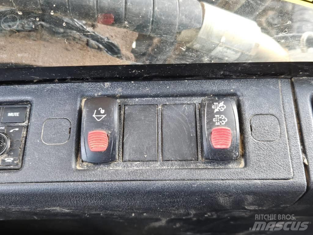 Hyundai HX 220 L Bageri guseničari