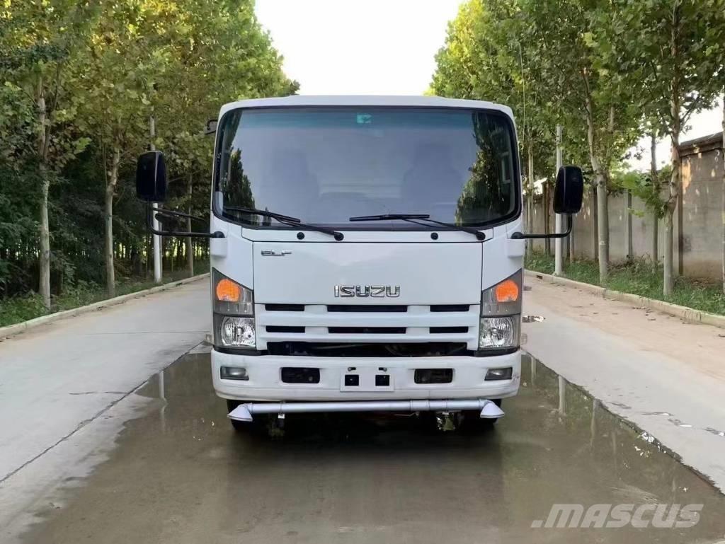 Isuzu ELF 4x2 Kamioni za vodu