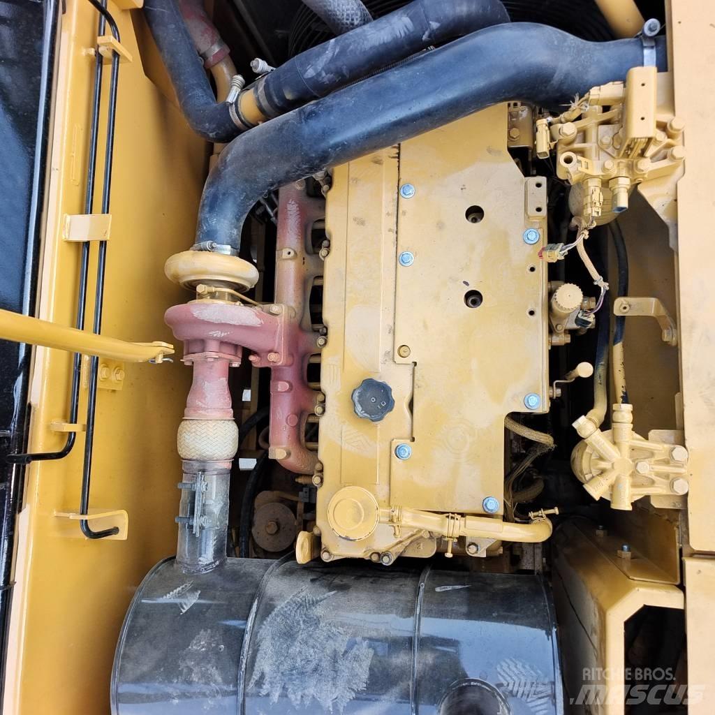 CAT 320D Bageri guseničari