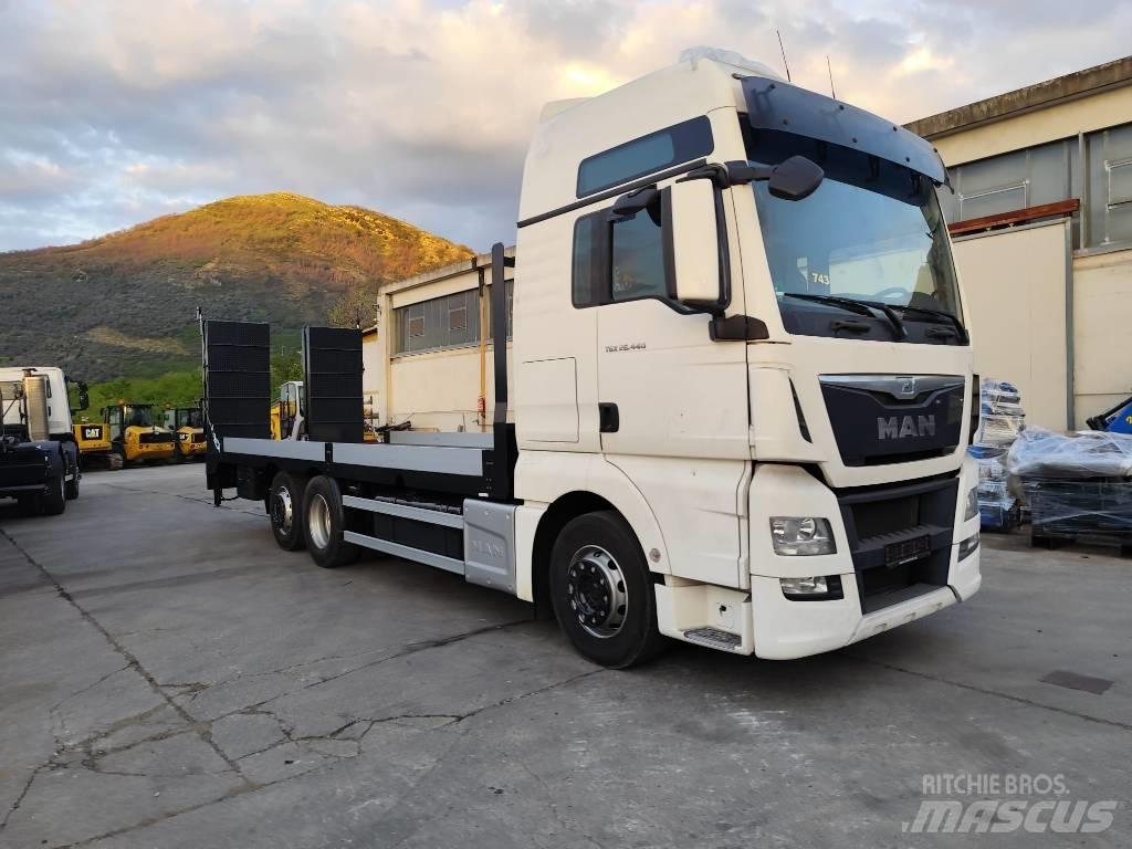 MAN TGX 26.440 Kamioni sa ravan platformom / vitlom