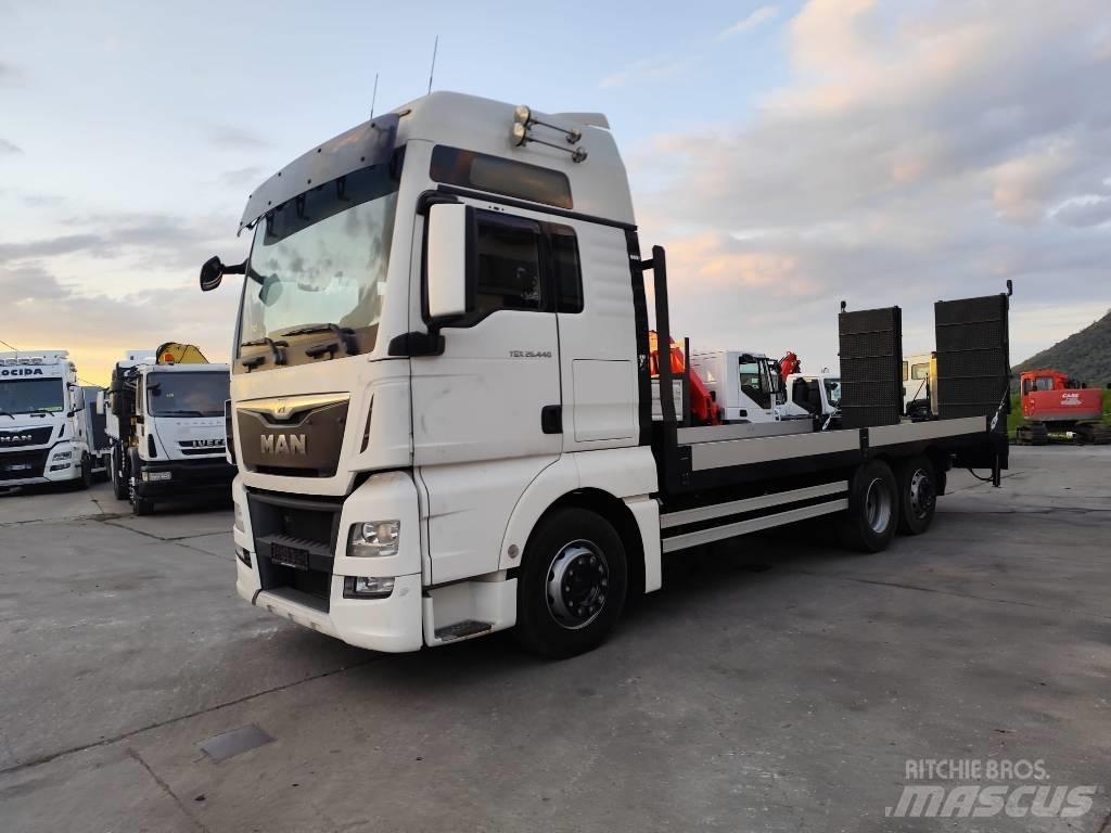 MAN TGX 26.440 Kamioni sa ravan platformom / vitlom
