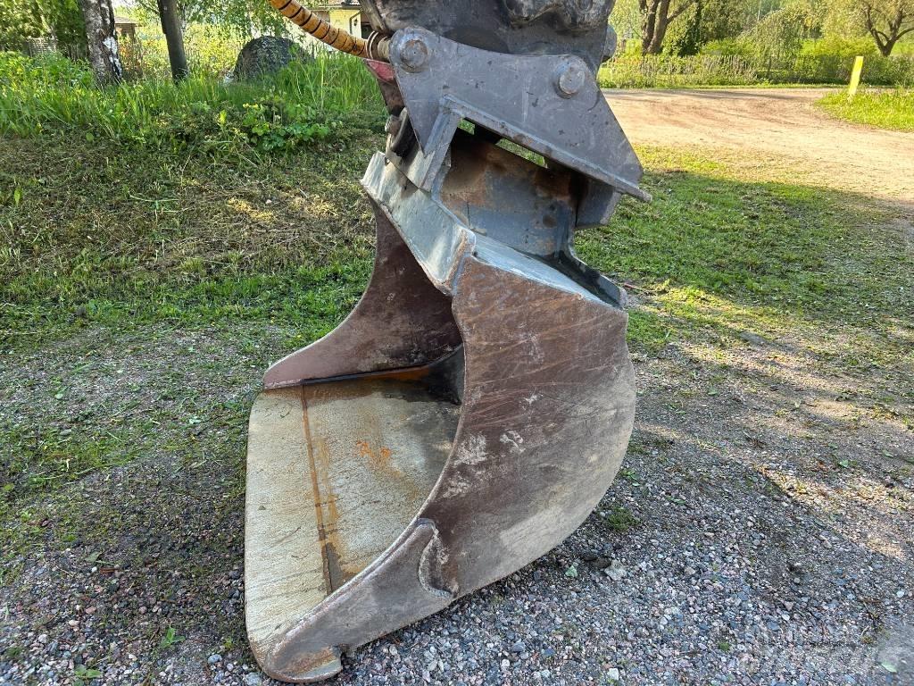 JCB JS 130 LC Bageri guseničari