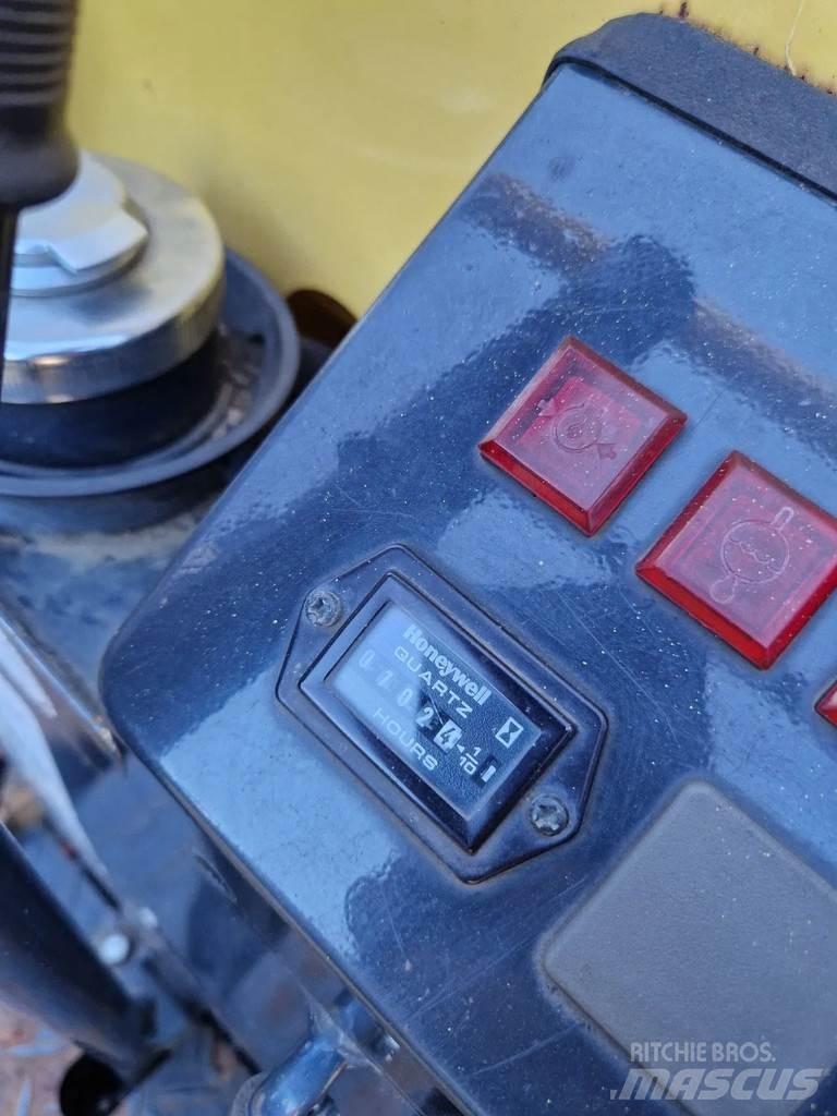 Yanmar C12R-B Damperi na gusenice