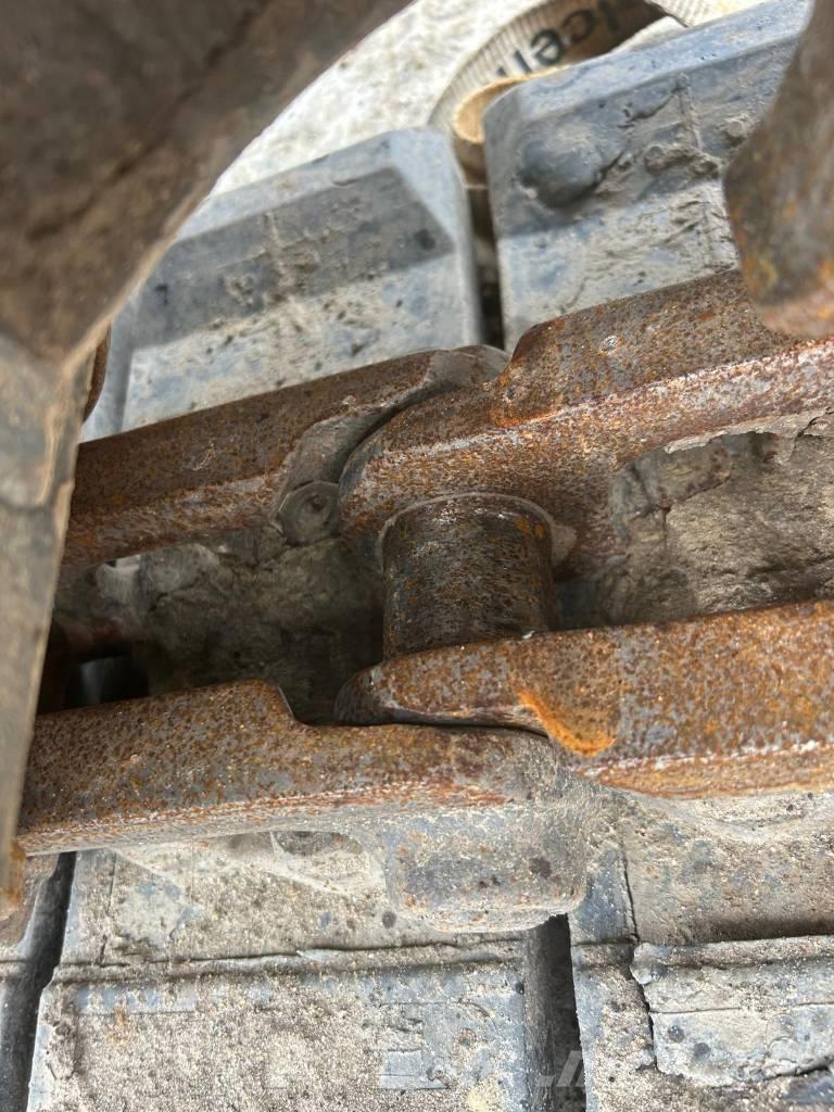 Komatsu PC 138 US-11 Bageri guseničari