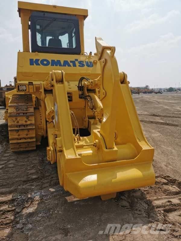 Komatsu D 375 a Buldožeri guseničari