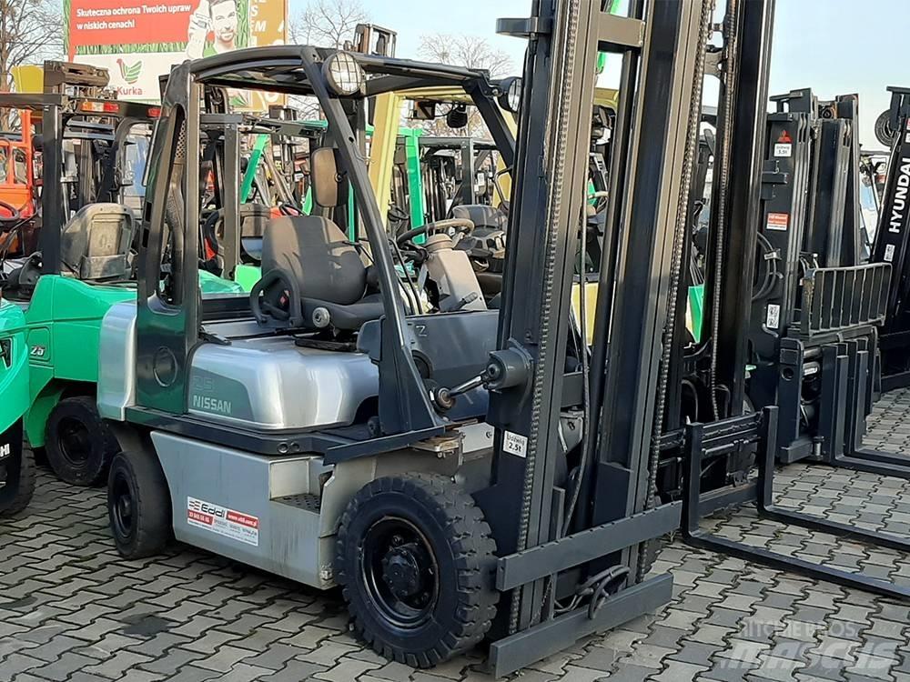 Nissan Y1D2A25Q Dizelski viljuškari