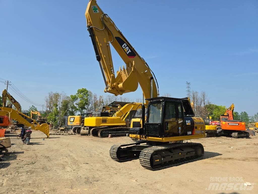 CAT 320 D 2 Midi bageri 7t – 12t