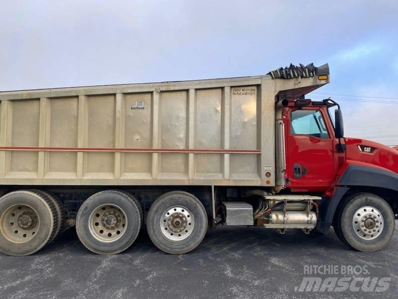 CAT CT 660 Kiperi kamioni