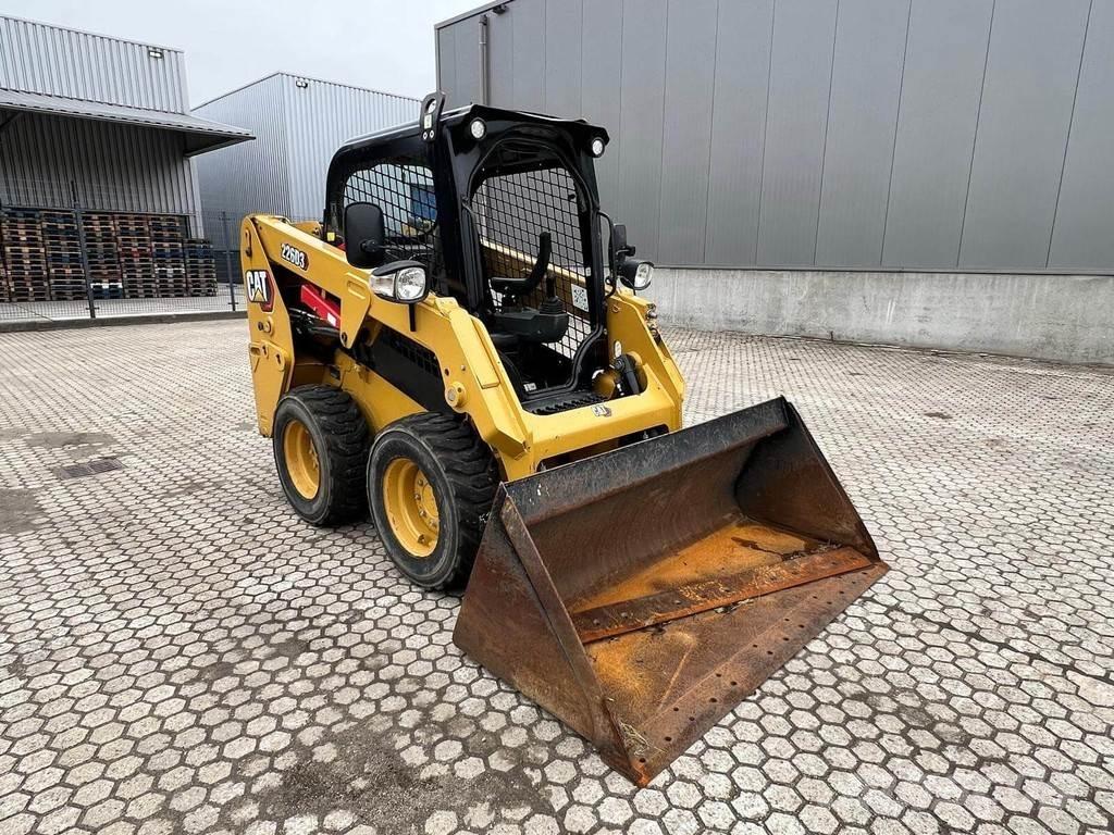 CAT 226D Skid steer mini utovarivači