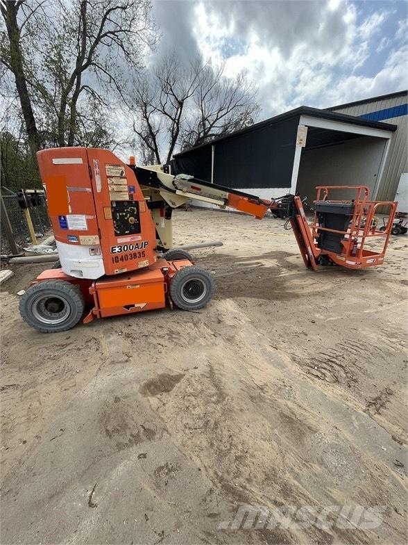 JLG E 300 AJP Makazaste platforme