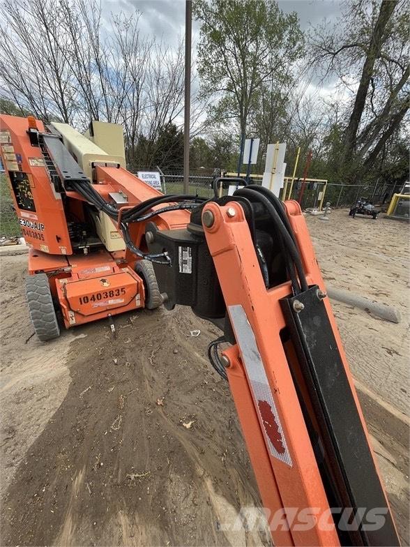 JLG E 300 AJP Makazaste platforme