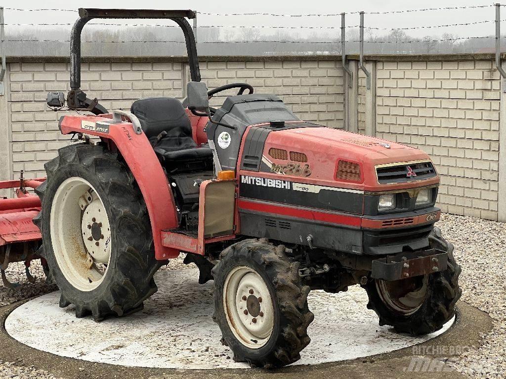 Mitsubishi MT266 Traktori