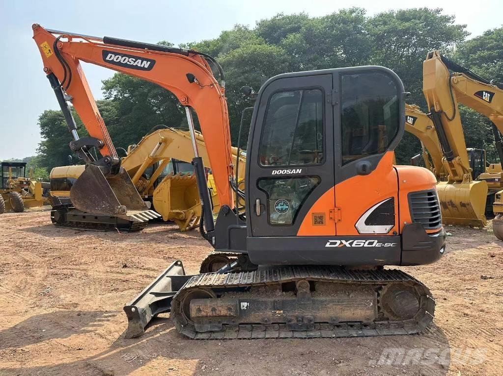 Doosan DX60 Bageri guseničari