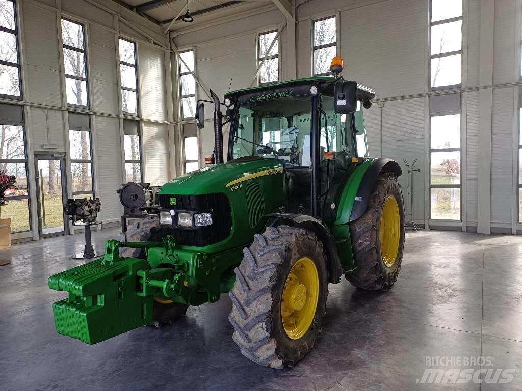 John Deere 5100 R Traktori