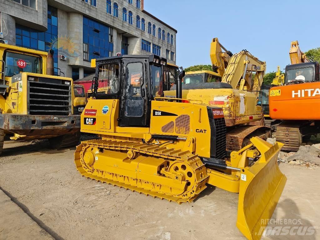 CAT D5K Buldožeri guseničari