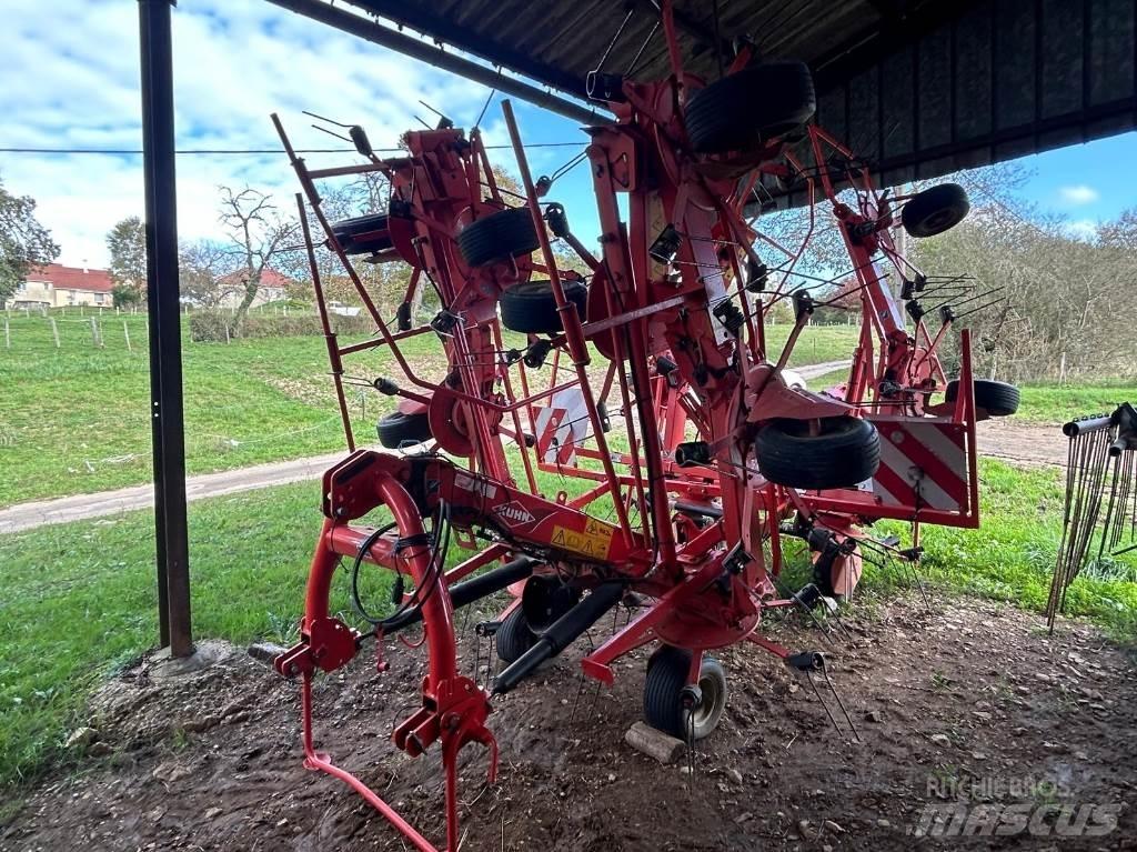 Kuhn GF8702 Okretači i sakupljači sena