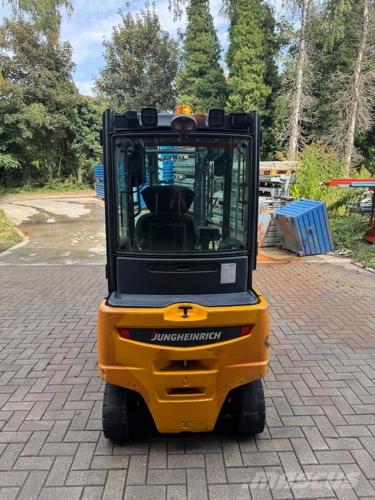 Jungheinrich EFG320 Električni viljuškari