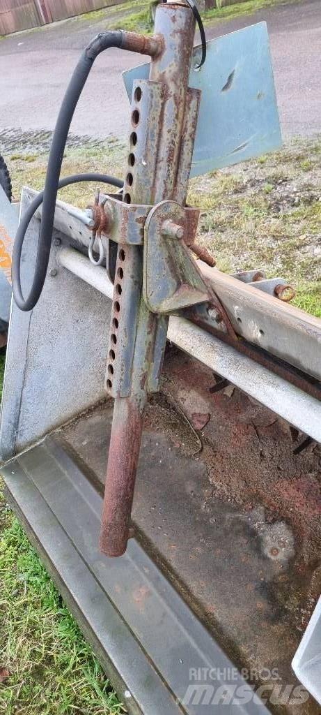 Fjärås 1,35 Posipači soli i peska