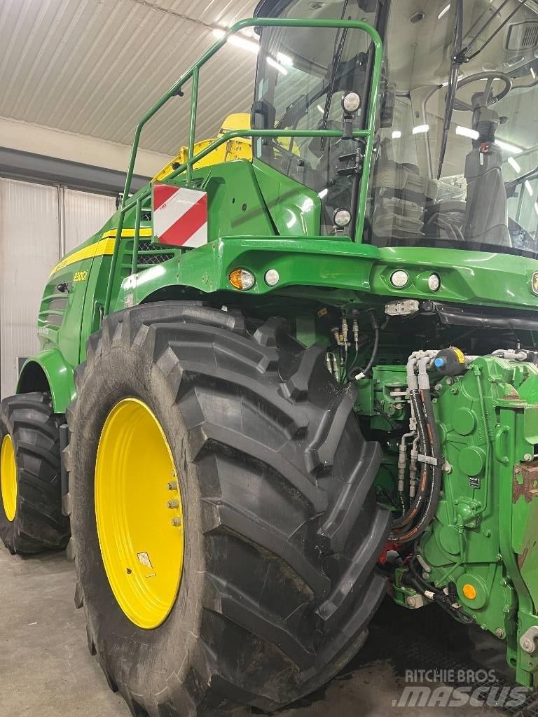John Deere 8300i Mašine za stočnu hranu sa sopstvenim pogonom