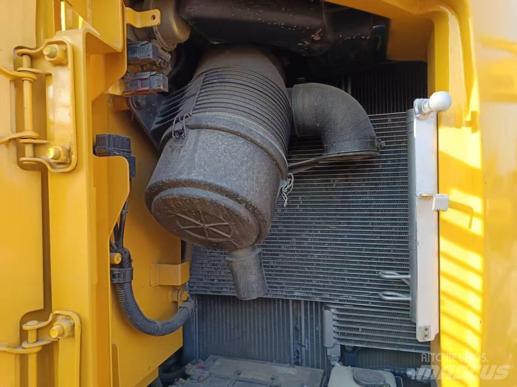 Komatsu PC138 Midi bageri 7t – 12t