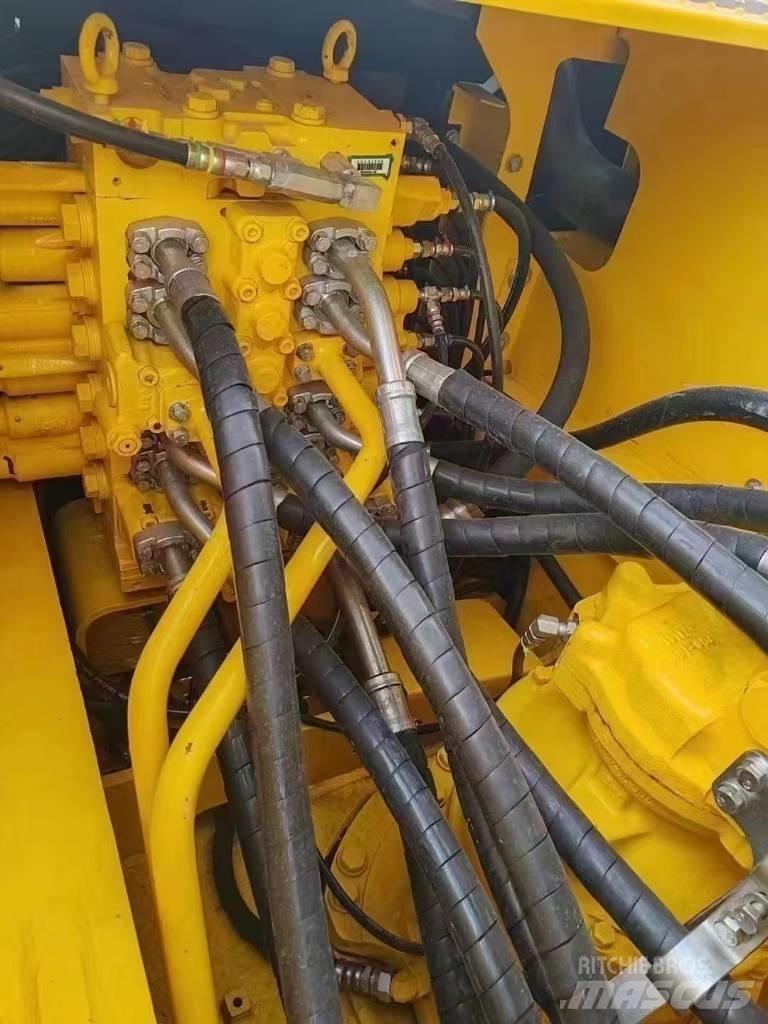 Komatsu 240LC-8 Bageri guseničari