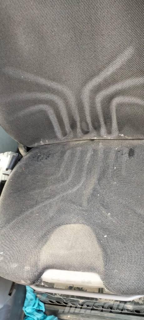 Komatsu PW 200-7 Bageri točkaši