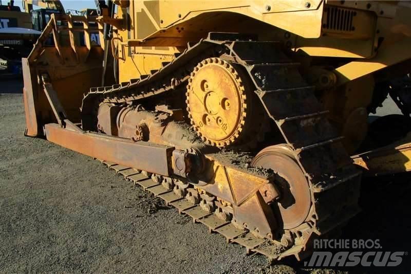 CAT D6R2 Buldožeri guseničari