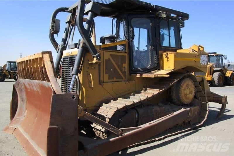 CAT D6R2 Buldožeri guseničari