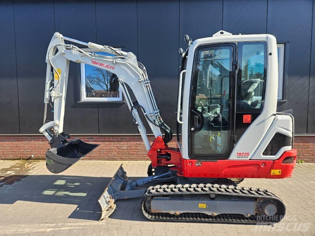 Takeuchi TB 225 Mini bageri < 7t