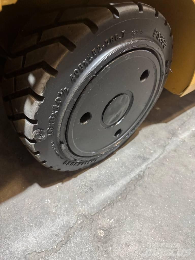 CAT EC30N2 Električni viljuškari