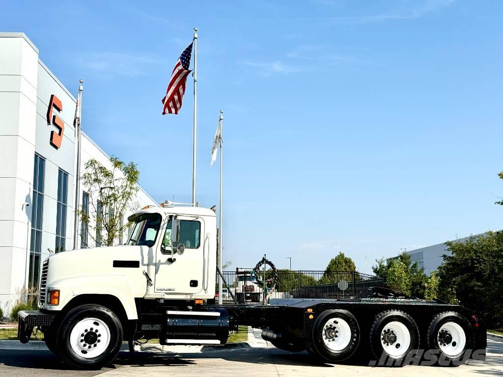 Mack CHU 613 Tegljači