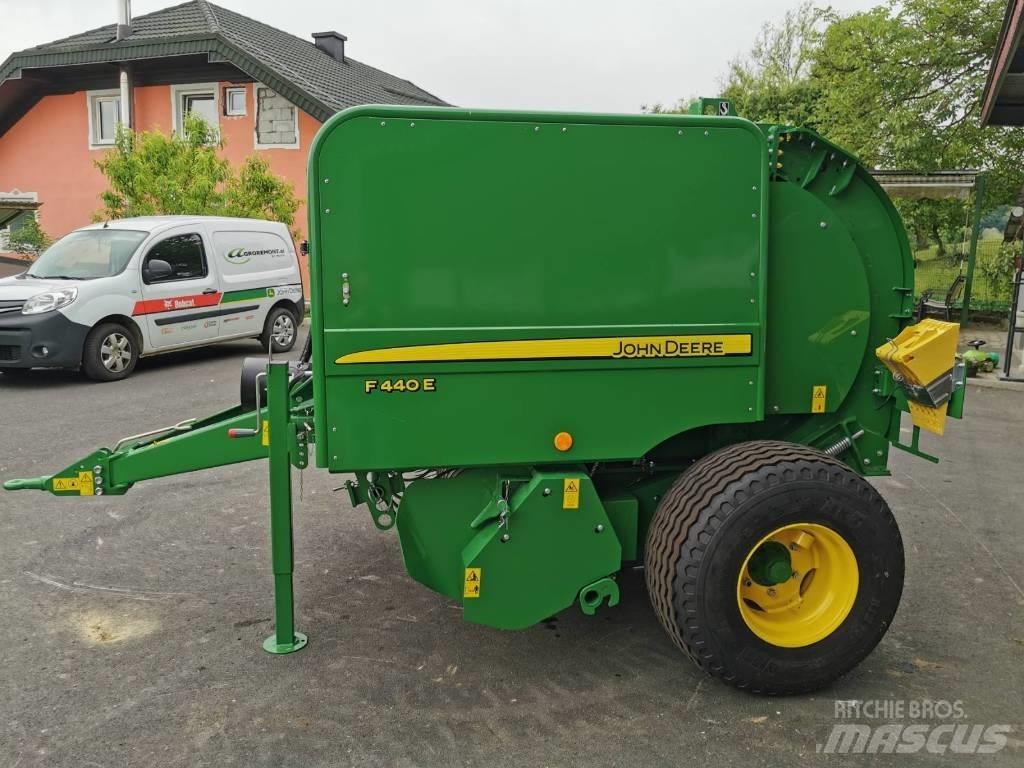 John Deere F440E Prese/balirke za rolo bale