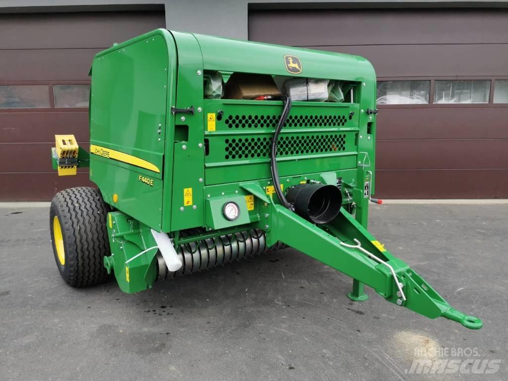 John Deere F440E Prese/balirke za rolo bale