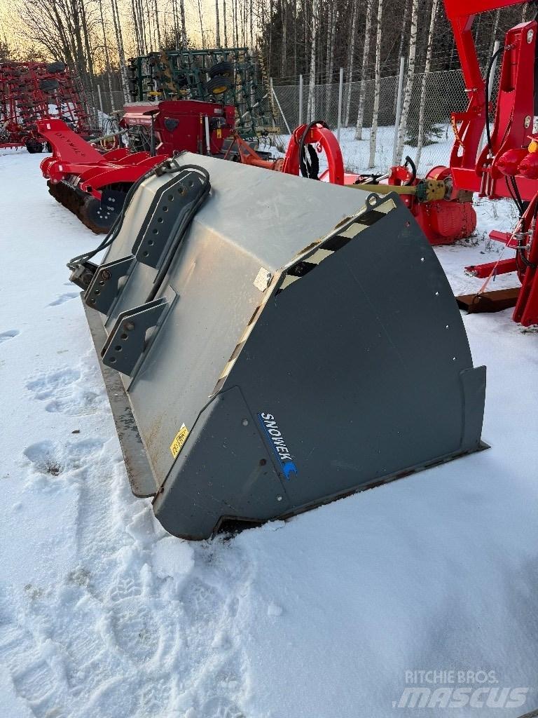 Snowek S2500 Posipači soli i peska