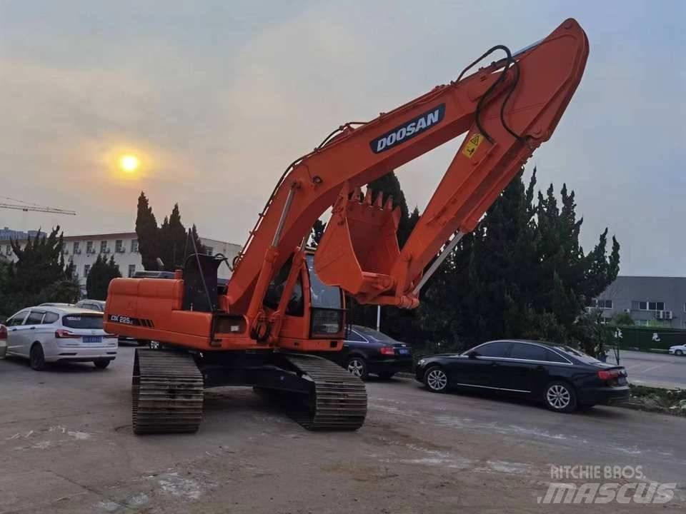 Doosan dx225 Bageri guseničari