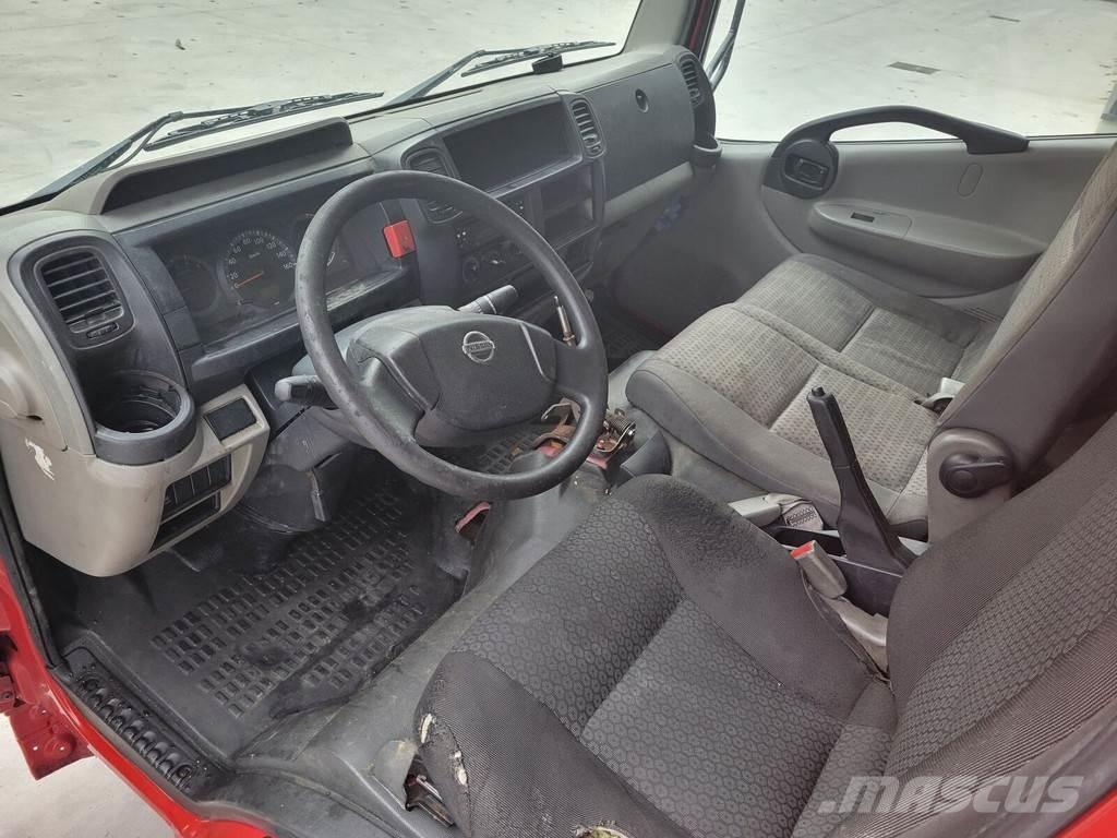 Nissan Cabstar Kabine i unutrašnjost