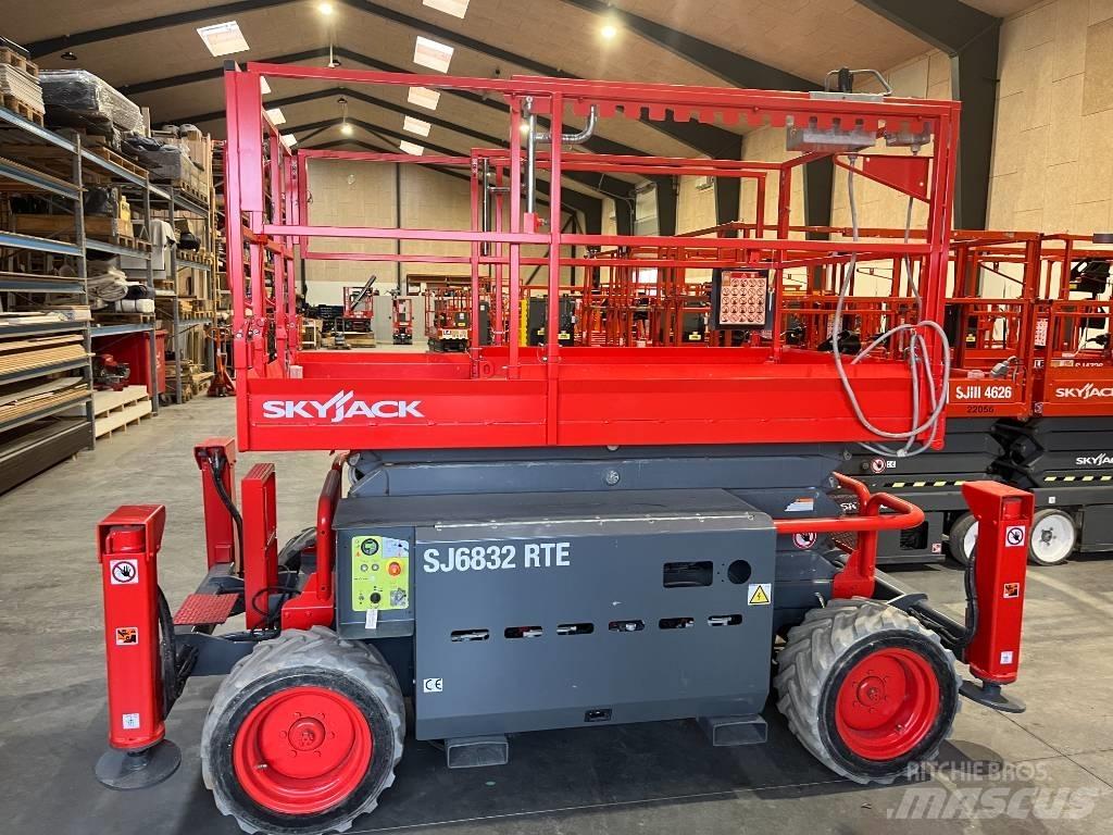 SkyJack SJ 6832 RTE Makazaste platforme