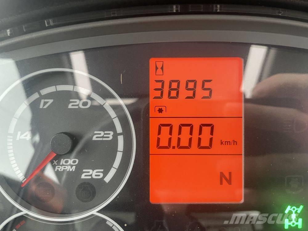 CLAAS Axos 340 CX Traktori