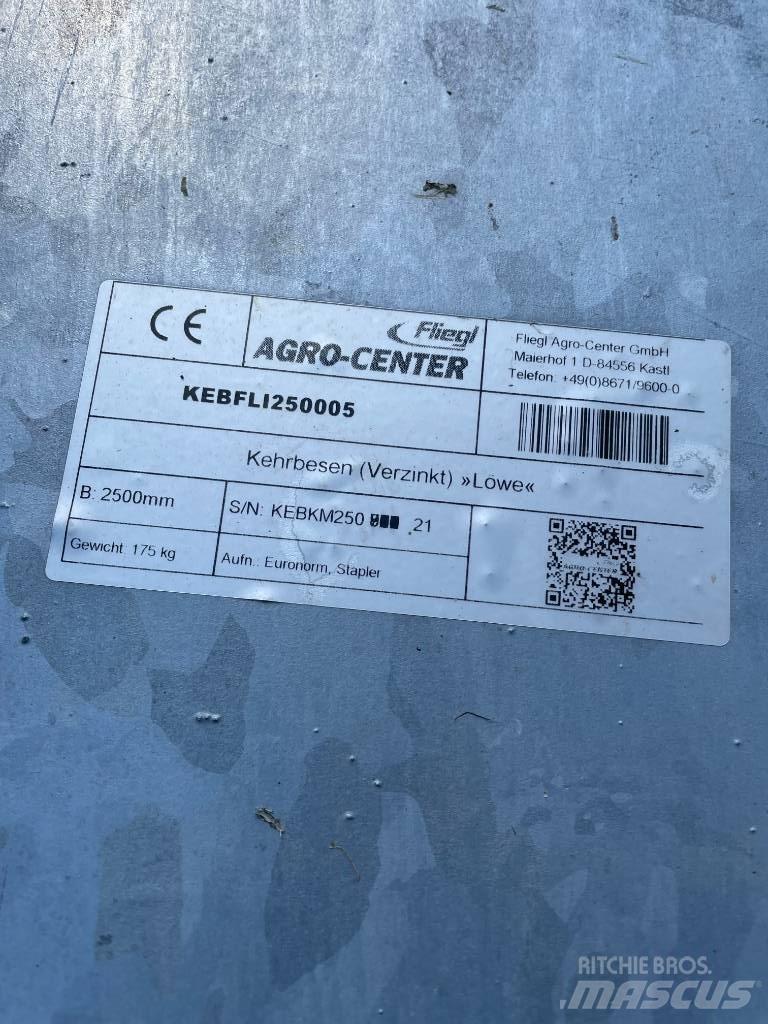 Fliegl Zamiatarka Ostale poljoprivredne mašine