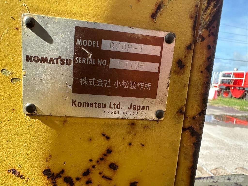 Komatsu D 20P-7 Buldožeri guseničari
