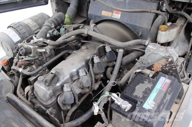 Nissan DX25LPG Plinski viljuškari