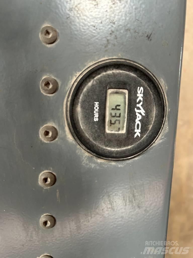 SkyJack SJ III 3219 Makazaste platforme