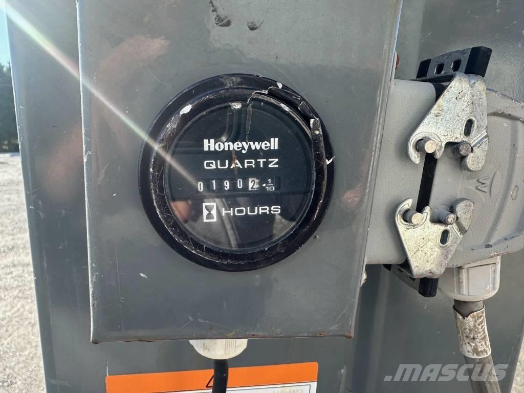 SkyJack SJ 16 Jarbolne penjajuće platforme