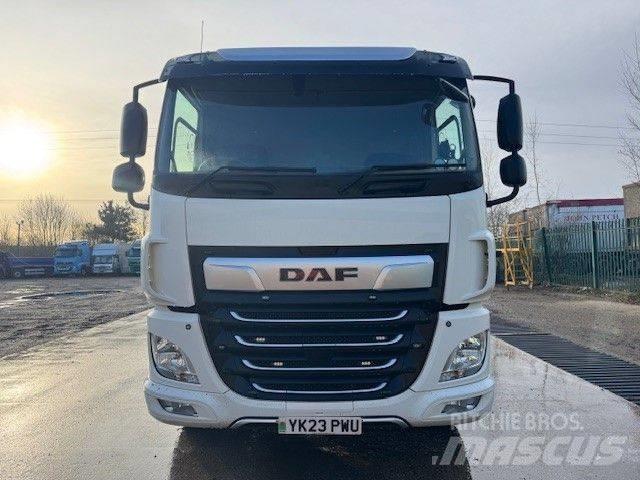 DAF CF 450 Kamioni sa ravan platformom / vitlom