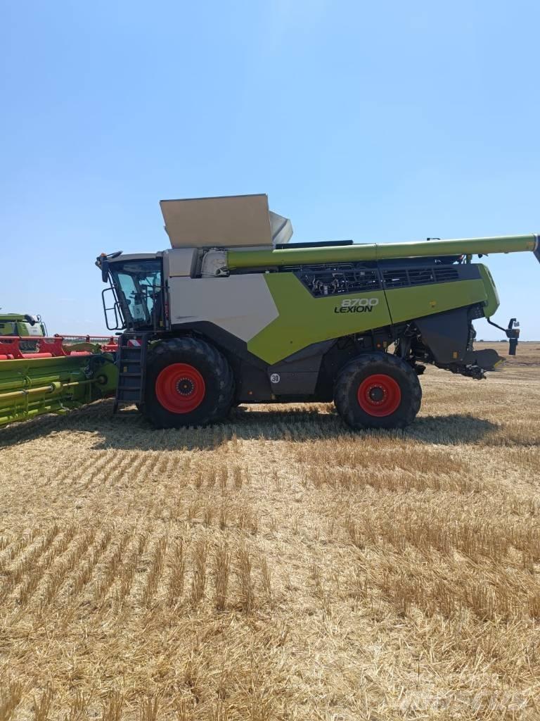 CLAAS Lexion 8700 Kombajni